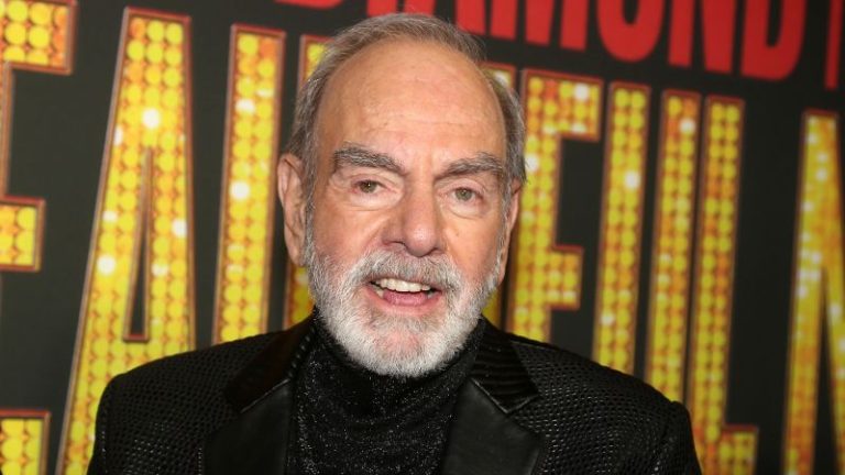 221205145341-01-neil-diamond-broadway-120522.jpg