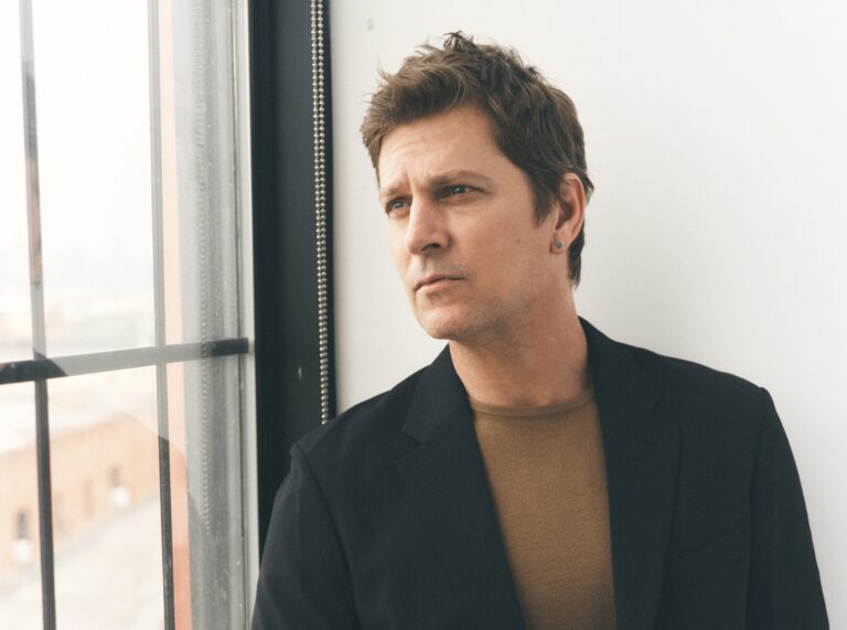 Rob-Thomas-2025-Press-Photo-3-credit-Randall-Slavin-scaled.jpg