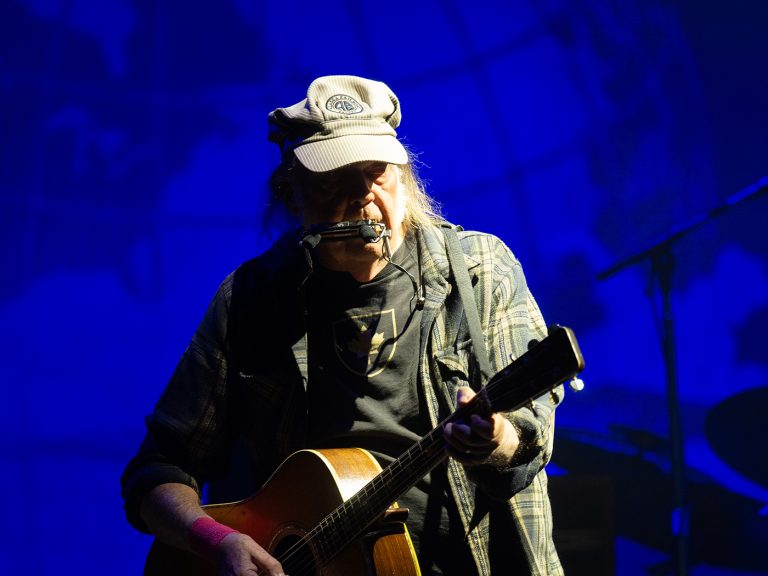 neil-young-GettyImages-2222948702.jpg