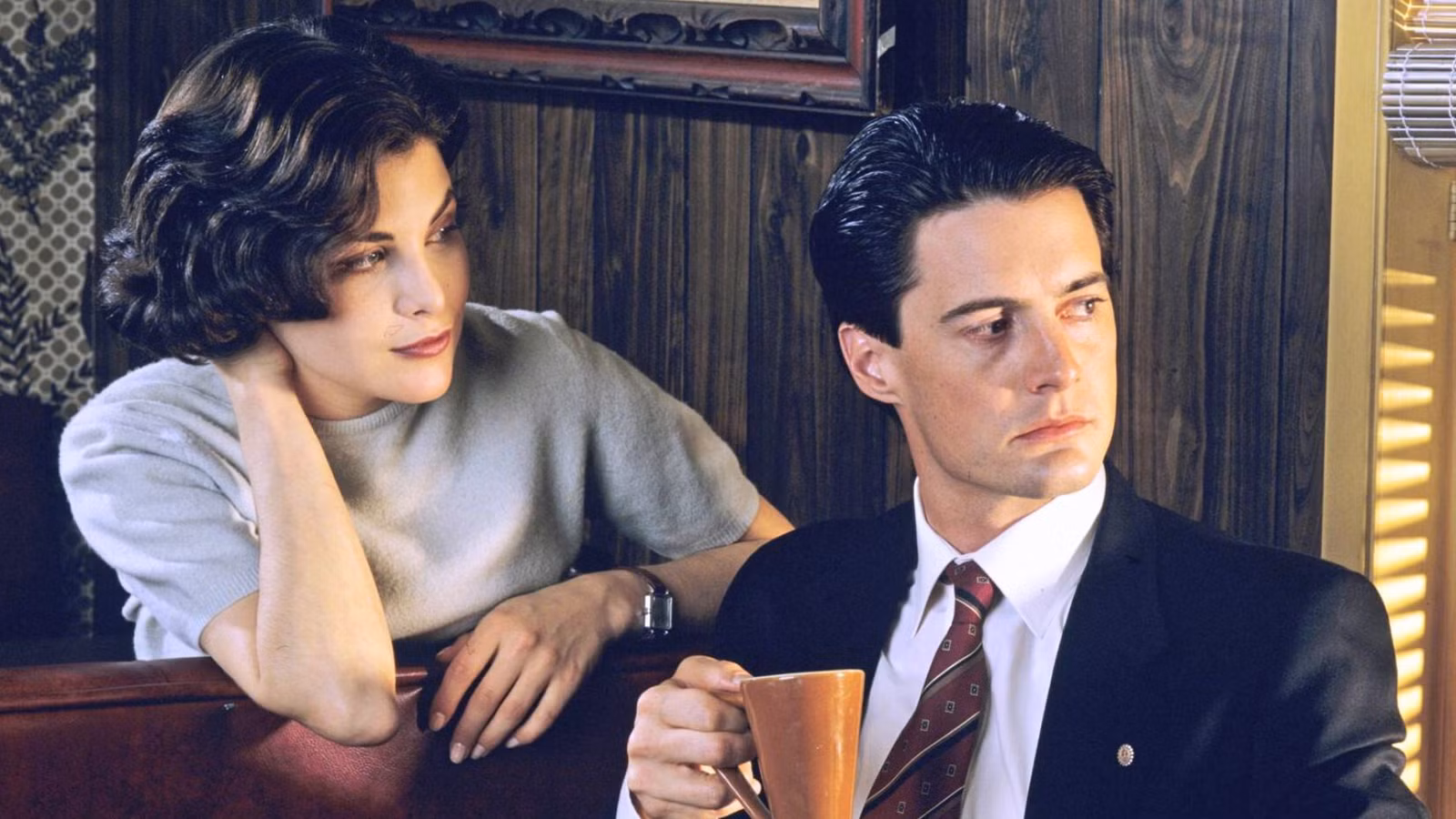 kyle-maclachlan_sherilyn-fenn_twin-peaks.jpg