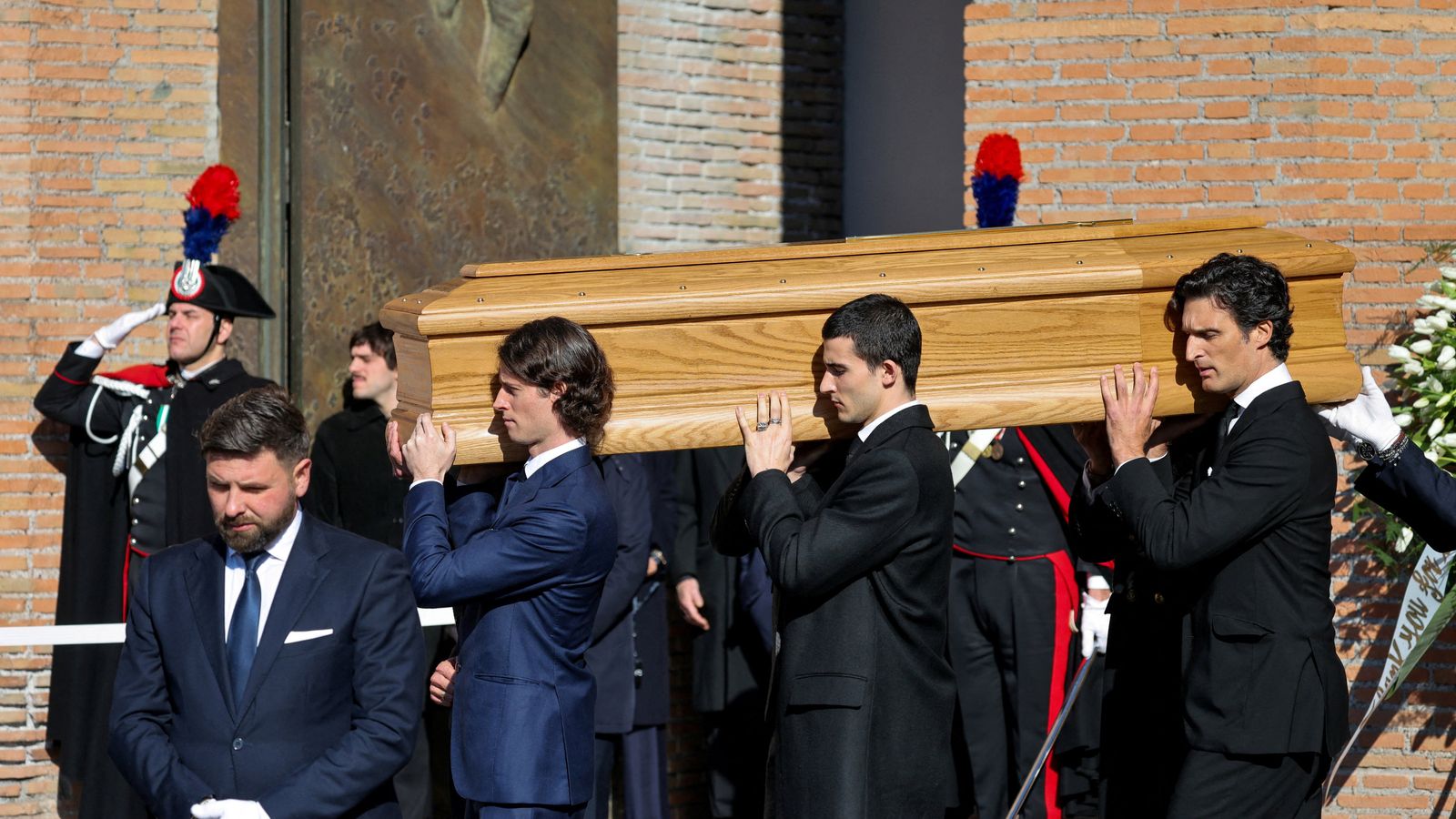 skynews-valentino-funeral-rome_7143518.jpg